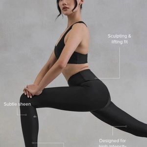 ALO Yoga high waisted airlift legging size Medium (black)
